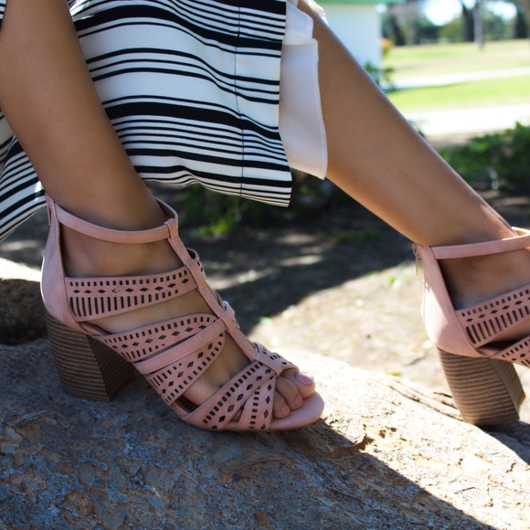 🚨LAST PAIR!!//The Jade// Mauve cutout heel - Picture 2 of 8